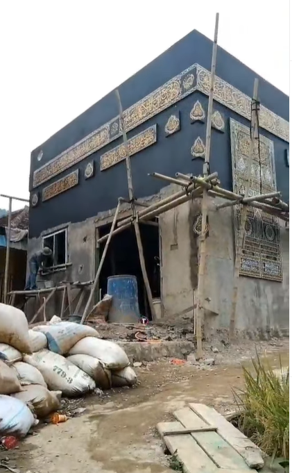Masjid bentuk Kabah di Bandung Barat