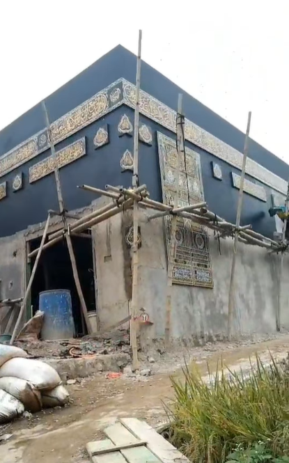 Masjid bentuk Kabah di Bandung Barat