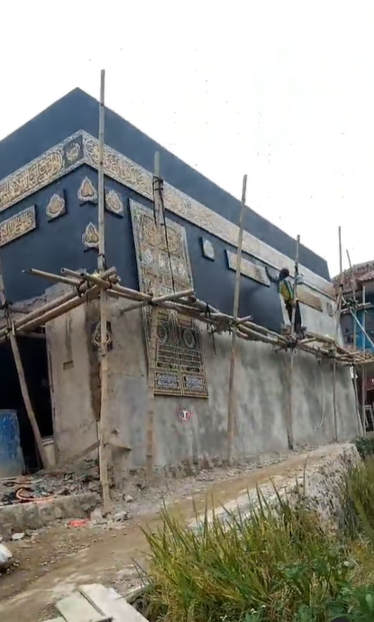 Masjid bentuk Kabah di Bandung Barat