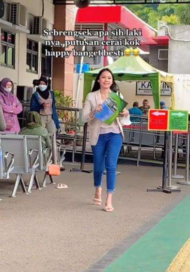 Dicerai suami, wanita ini malah happy.