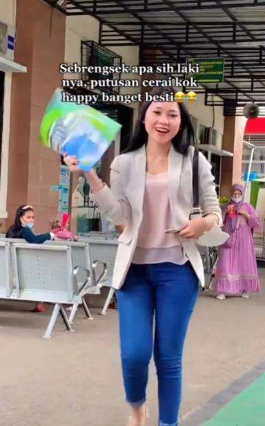 Dicerai suami, wanita ini malah happy.