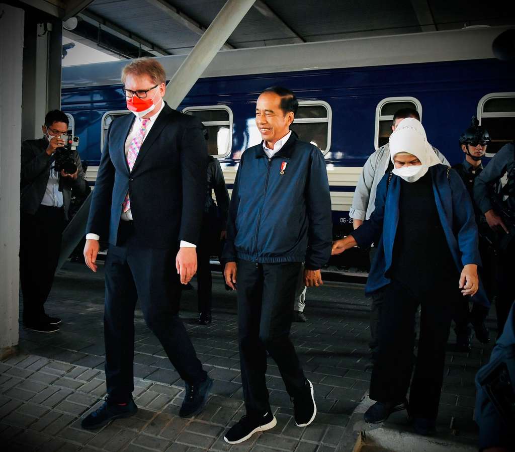 Jokowi tiba di Kyiv dikawal tentara bersenjata laras panjang