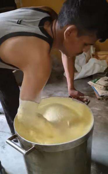 Viral video proses pembuatan kue ini menjijikkan dan bikin mual.