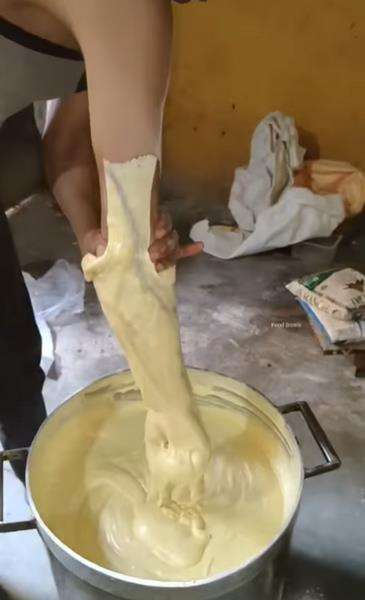 Viral video proses pembuatan kue ini menjijikkan dan bikin mual.