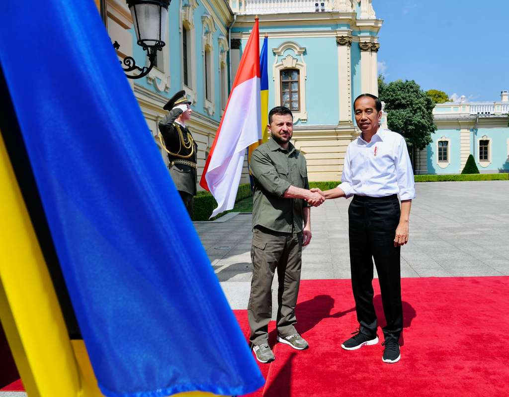 Jokowi bertemu Presiden Ukraina Volodymyr Zelenskyy di Istana Maryinsky