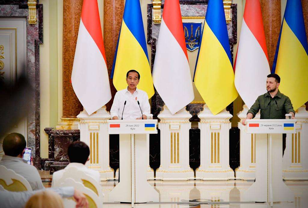 Jokowi bertemu Presiden Ukraina Volodymyr Zelenskyy di Istana Maryinsky