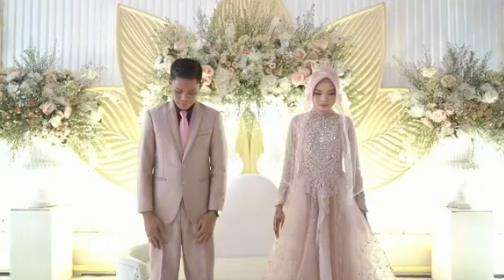 Sudah pose buat video estetik, endingnya ambyar.