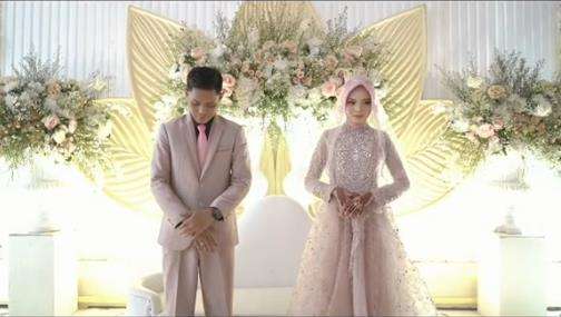 Sudah pose buat video estetik, endingnya ambyar.