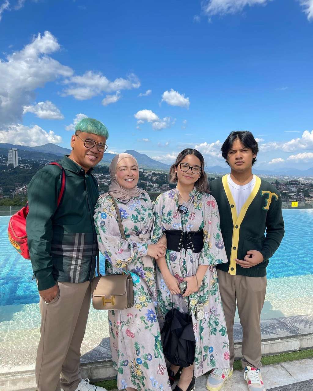 Keluarga Uya Kuya