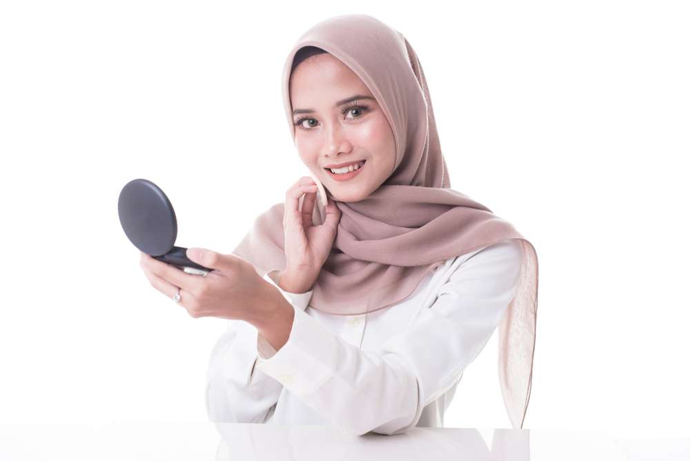 Memakai Bedak