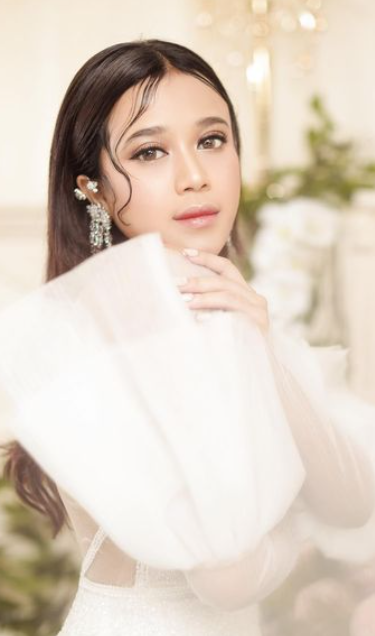 Gaya Makeup Brisia Jodie