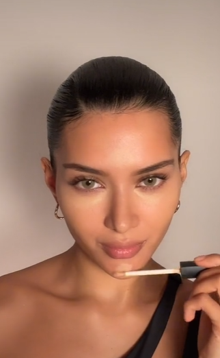Memakai Concealer