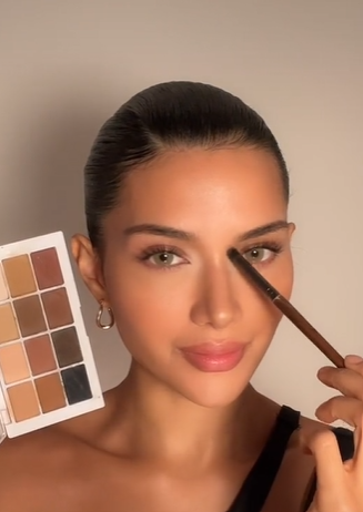 Memakai Eyeshadow