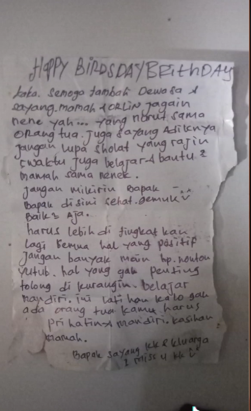 Wanita Ini Dapat Bungkus Rokok dari Sang Ayah di Penjara, Isinya Bikin Haru