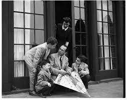 Jonas Salk, istri dan ketiga anaknya Jonas Salk, istri dan ketiga anaknya