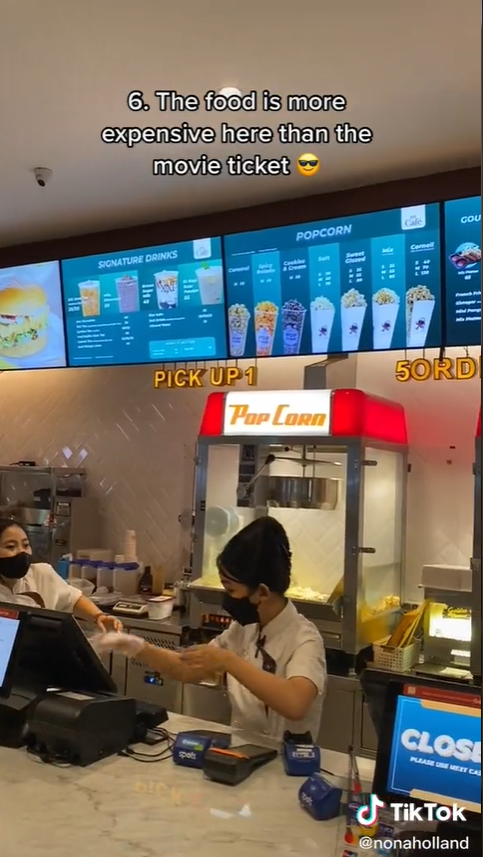 Reaksi Bule Belanda Coba Bioskop Indonesia untuk Pertama Kali, Harga Makanan dan AC Jadi Sorotan Reaksi Bule Belanda Coba Bioskop Indonesia untuk Pertama Kali, Harga Makanan dan AC Jadi Sorotan