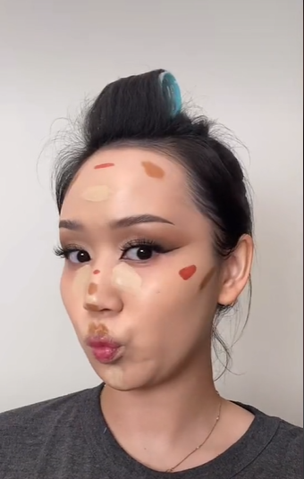 Memakai Makeup