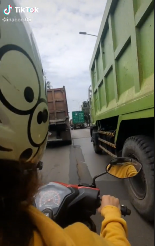 aksi pemotor wanita