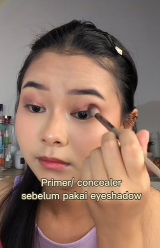 Memakai Eyeshadow