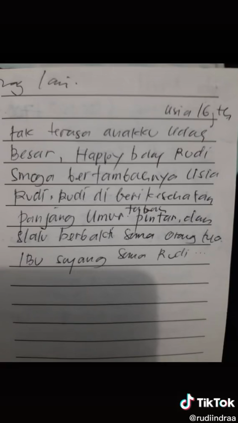 Pria Ini Temukan Diary Mendiang Ibu, Isinya Bikin Mewek