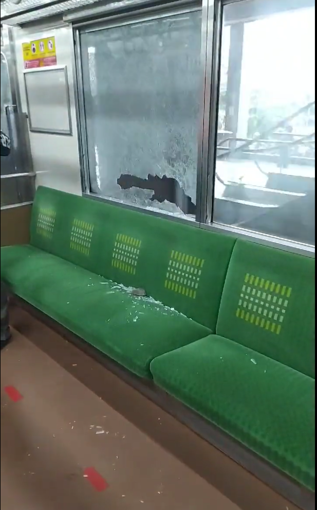 KRL Dilempari Batu di Stasiun Duri, Jendela Pecah hingga Lukai Penumpang