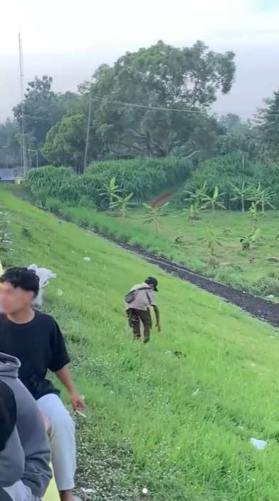 kehidupan kontras dua remaja