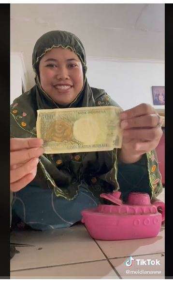 uang kertas 500 (Foto: Tiktok/meidianaww)