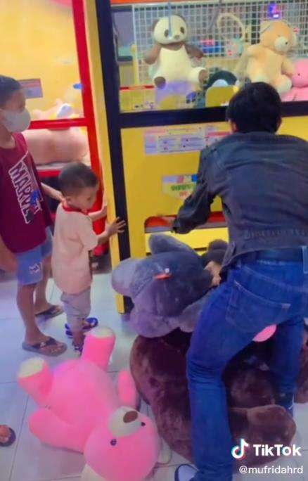 Borong boneka Timezone.