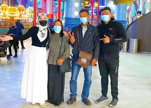 Kisah perjalanan hijrah Nur Elisa, gadis keturunan Suku Dayak.