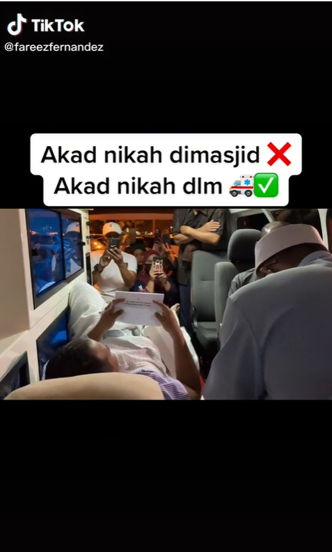 Kisah Haru Pengantin Akad Nikah di Ambulans