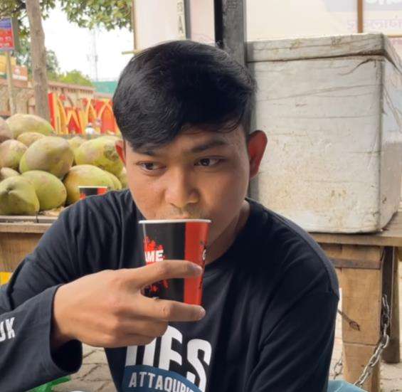 Mencoba jus lidah buaya sama kulit-kulitnya.