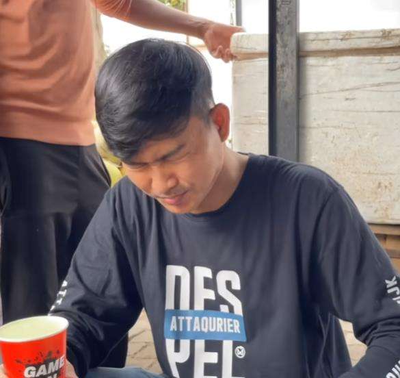 Mencoba jus lidah buaya sama kulit-kulitnya.