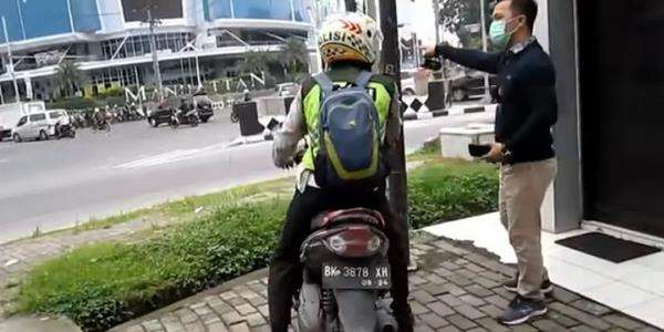 Sudah pakai motor bodong, polisi ketahuan tidak bawa STNK.