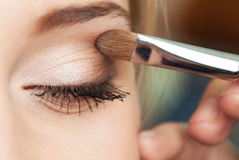 Memakai Eyeshadow