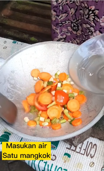 Aksi Nenek Bikin Tutorial Masak Makanan Korea