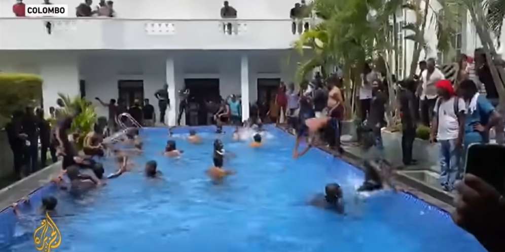Kolam renang Istana Presiden Sri Lanka (Foto: Youtube @Aljazeera English)