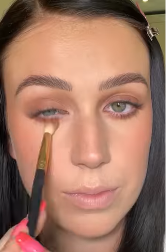 Memakai Eyeshadow Memakai Eyeshadow