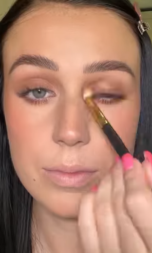 Memakai Eyeshadow Memakai Eyeshadow