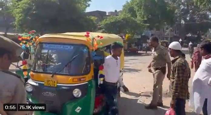 Mobil diisi 27 orang