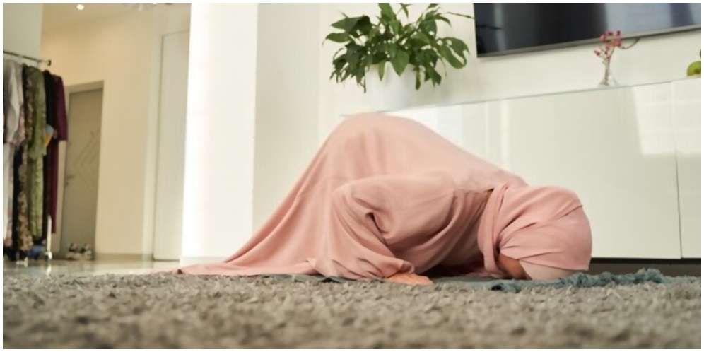 Hukum Melakukan Sujud Syukur