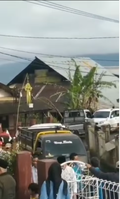 Momen Langka! Kurban, Pemakaman dan Pernikahan Terjadi Bersamaan di Tempat yang Sama