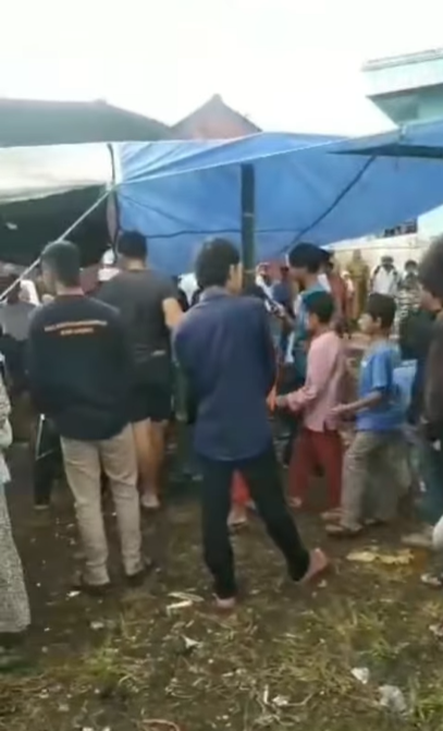 Momen Langka! Kurban, Pemakaman dan Pernikahan Terjadi Bersamaan di Tempat yang Sama