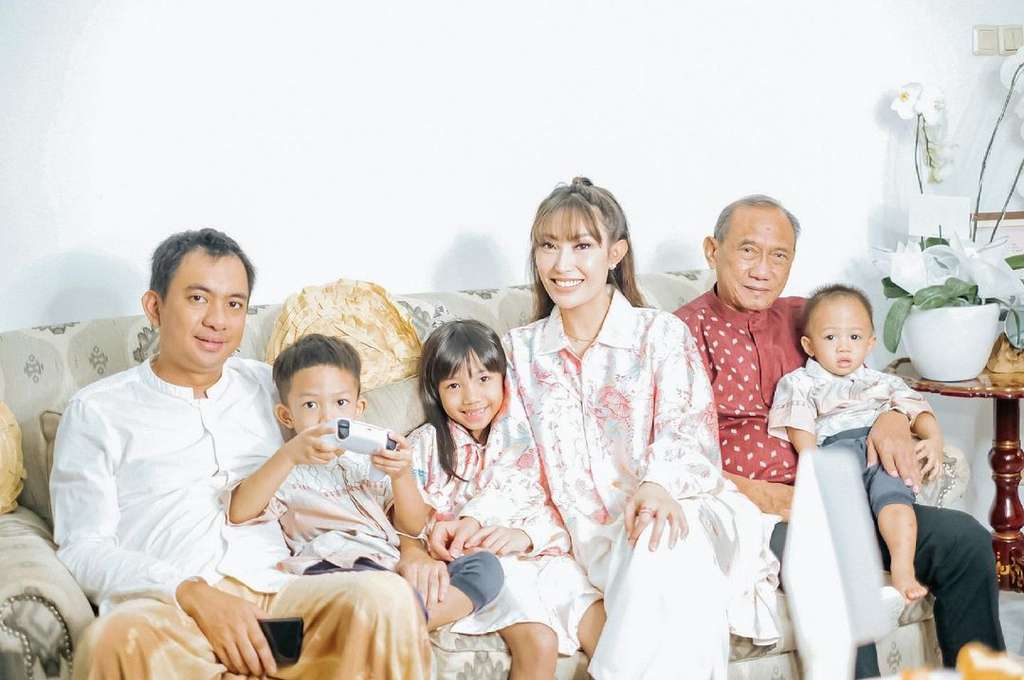 Keluarga Ayu Dewi