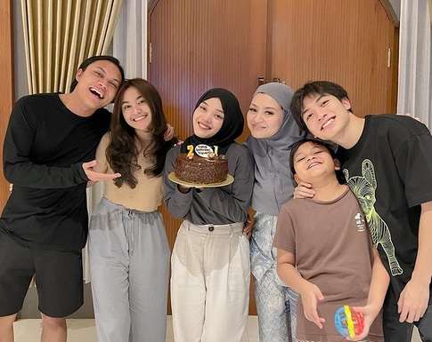 putri delina