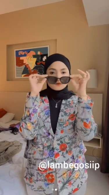 Wanita mirip Nathalie Wanita mirip Nathalie