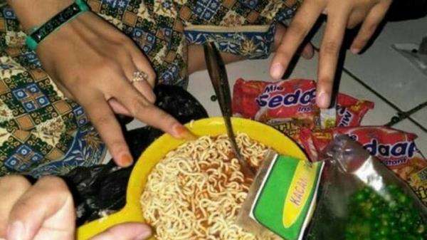 Fungsi nyeleneh gayung, warga +62 pasti paham.