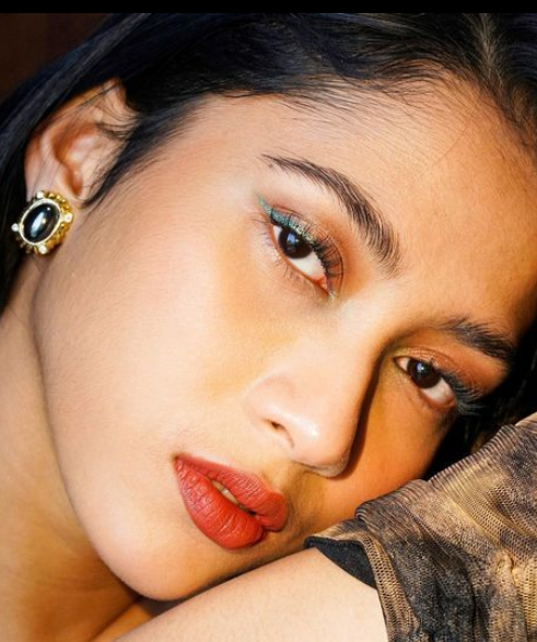 Gaya Makeup Aghniny Haque