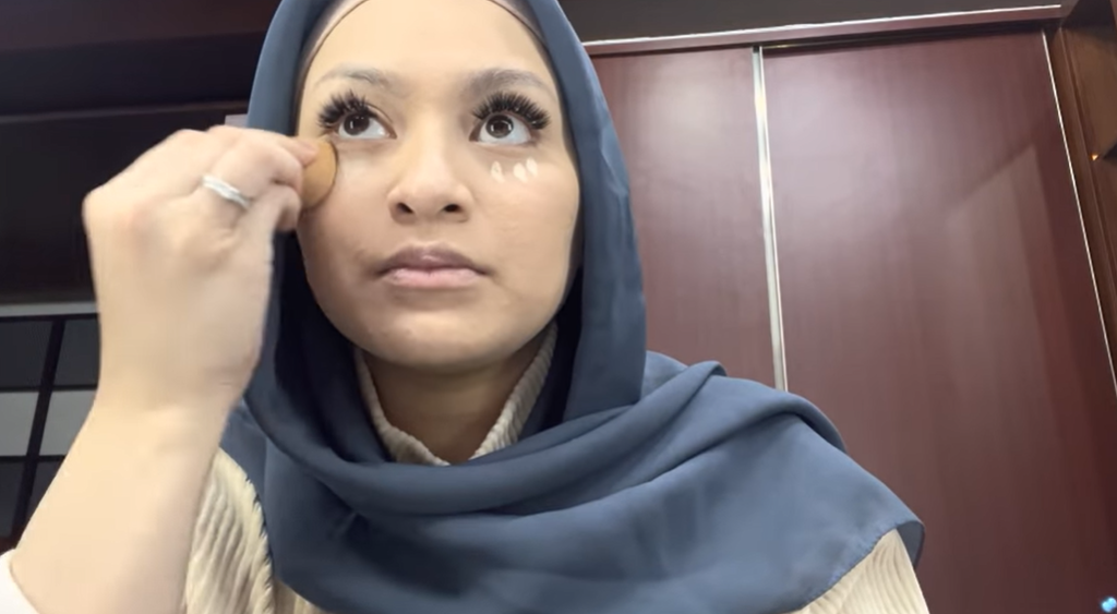 Memakai Concealer