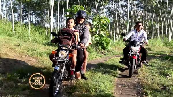 kepala sekolah antar jemput siswa 8 tahun