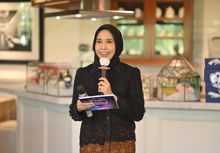Gaya Makeup Nadya Arifta
